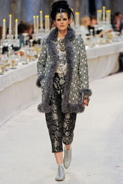 Look 50